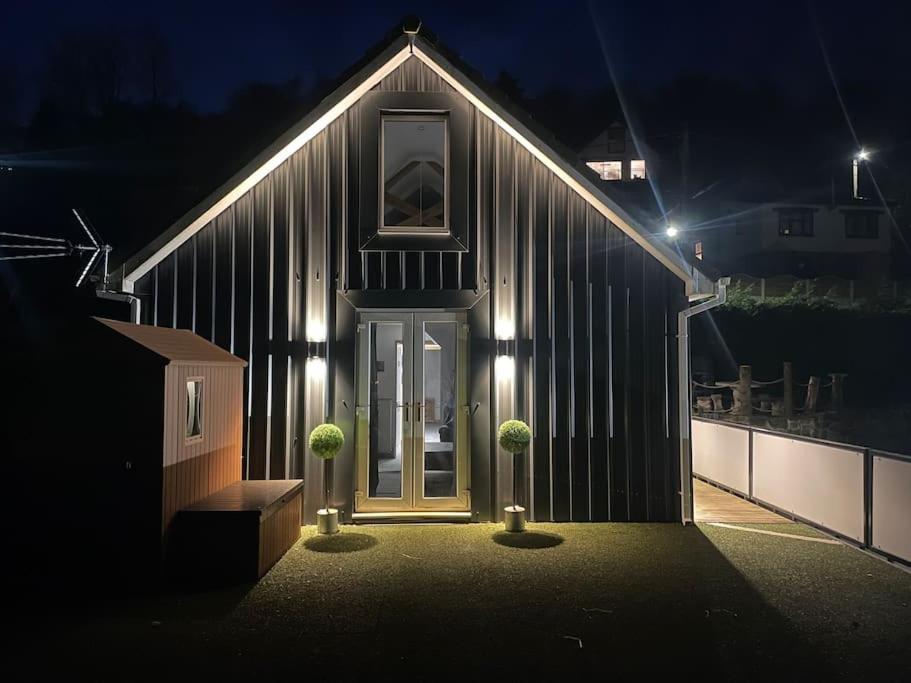 Hermon Chapel. Wrexham Exterior photo